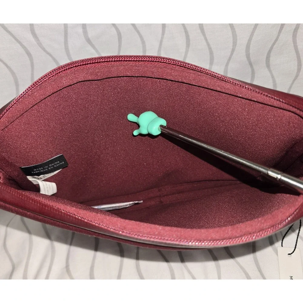 Marc Jacobs New‎ York Tablet Sleeve Padded Red Zip Logo Dark Cherry